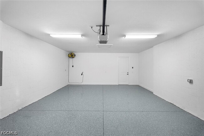 Building Photo - 20112 KIngmont Dr