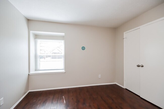 Building Photo - 502 Hildred Ave
