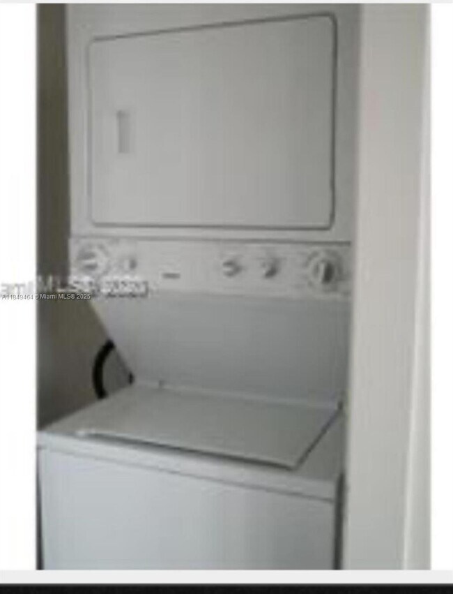 Building Photo - 1789 NE Miami Gardens Dr