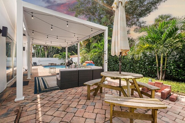 Building Photo - 2421 SW 29th Way