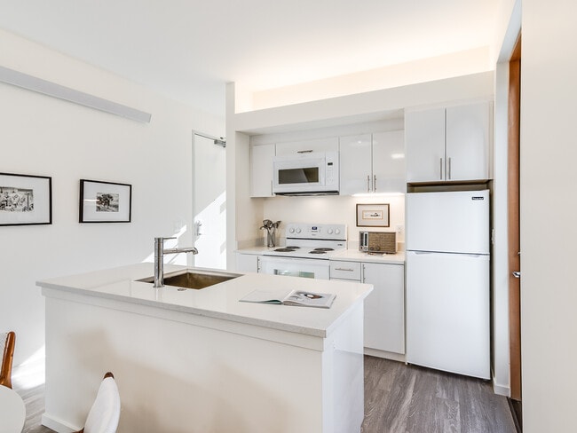 Building Photo - Overlook 2730