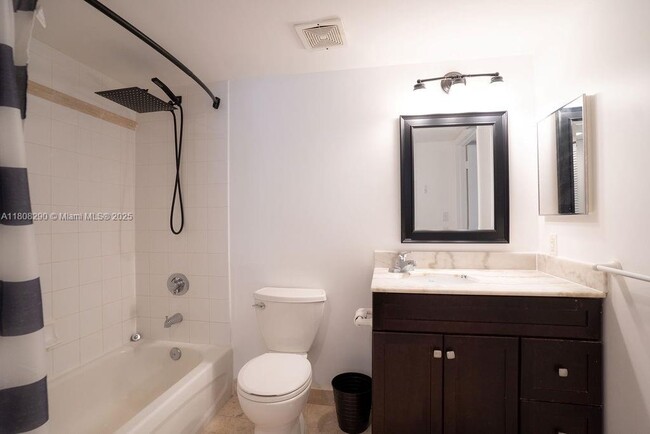 Building Photo - 1200 Brickell Bay Dr