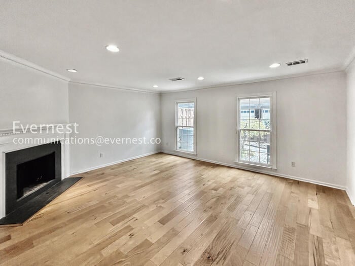 Building Photo - 438 The North Chace