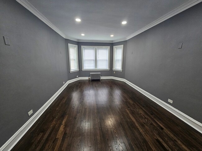 Building Photo - 6551 N Francisco Ave