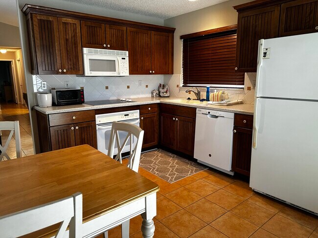 Building Photo - 2543 Bedford Mews Dr