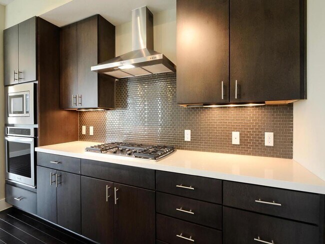 Building Photo - 2612 W 12th St