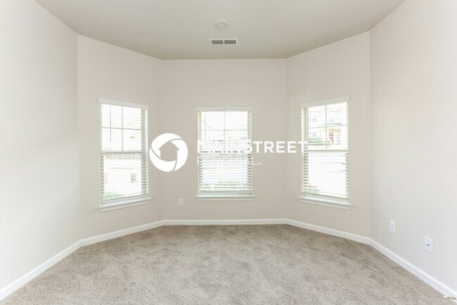 Building Photo - 5 Bedroom Pet-Friendly Home in STOCKBRIDGE, GA with Main Street Renewal