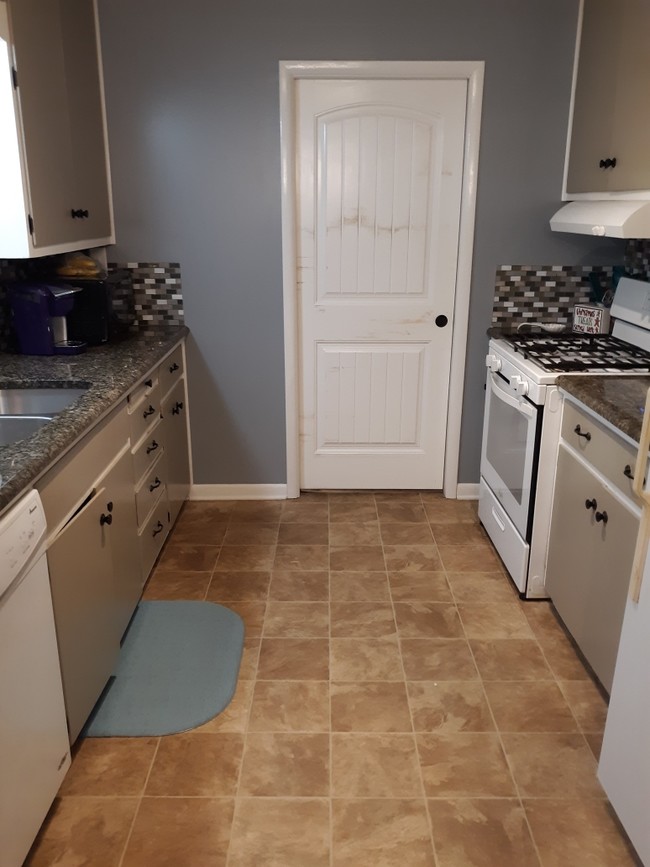 Building Photo - 1101 E 4th Ave