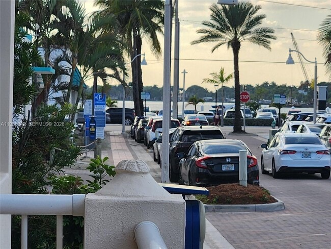 Building Photo - 320 New York St