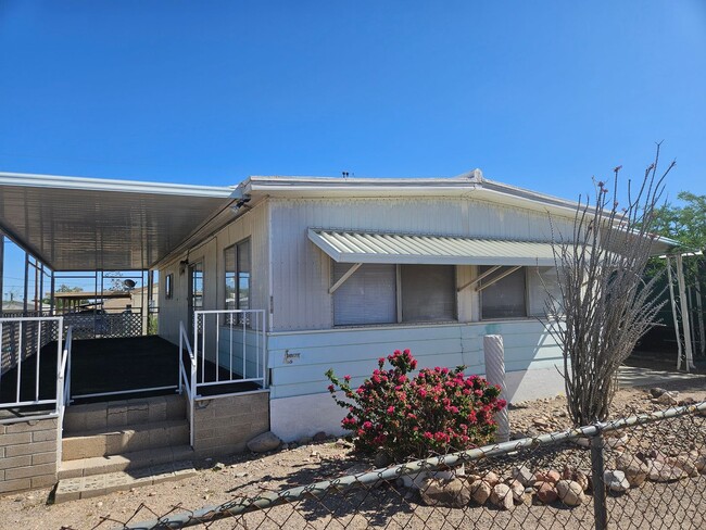 Building Photo - CUTE 2 Bed/2 Bath Mobile on 2 lots in Cent...