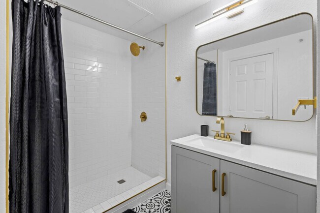 Building Photo - 2929 Kings Rd