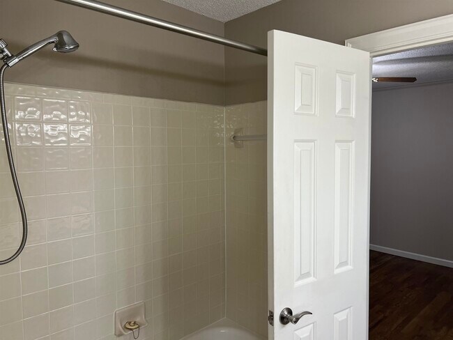 Building Photo - 370 Goldfinch Cove