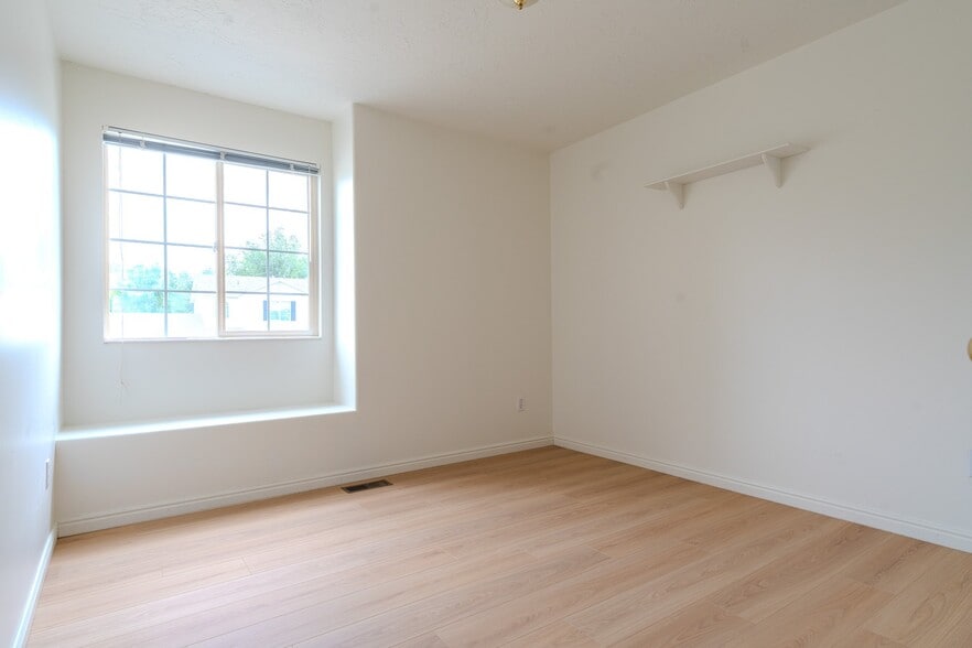 Building Photo - 1007 N 525 W