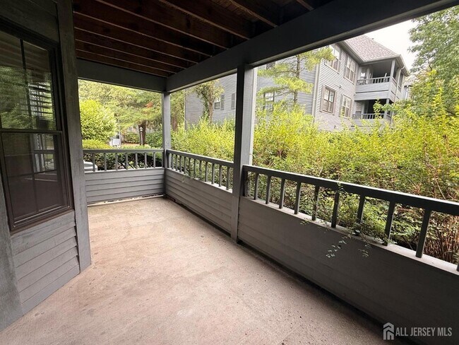 Building Photo - 902 Woodhaven Dr