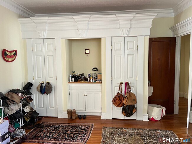 Building Photo - 826 Orange St