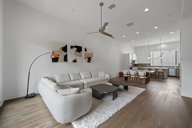 Building Photo - 3810 Berkman Dr