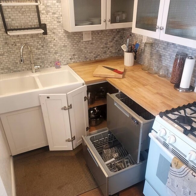 Building Photo - 17913 San Carlos Dr