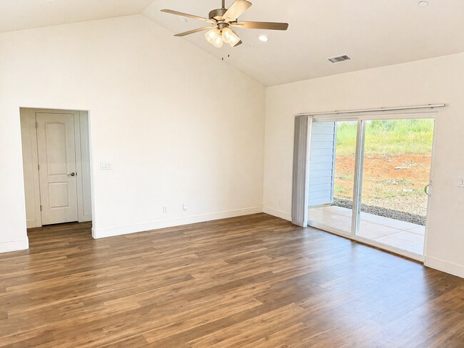 Building Photo - 3BR Home w/ 2-Car Garage, Tall ceilings & Upgraded Chef's Kitchen