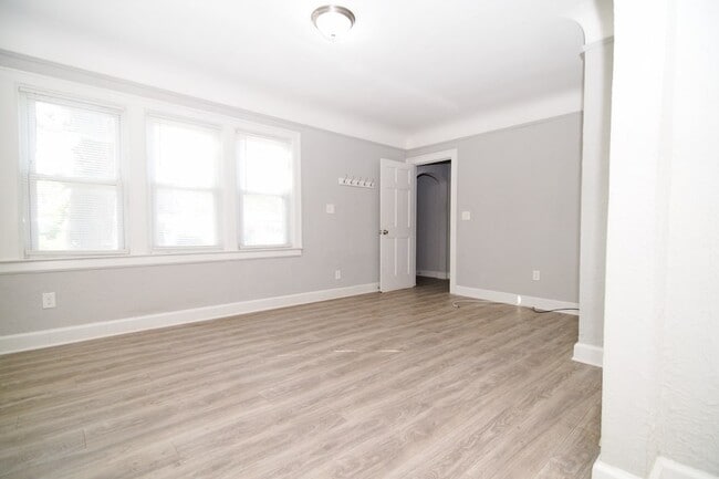 Building Photo - 23304 Cayuga Ave