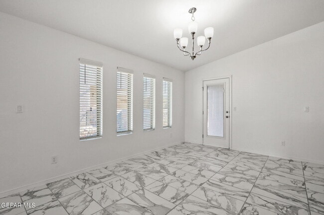 Building Photo - 2833 Maria Casas St