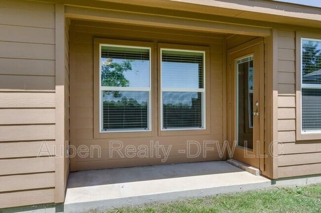 Building Photo - 4533 Wheatland Dr
