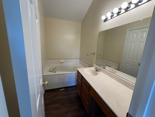Building Photo - 15538 Port Washington Ct
