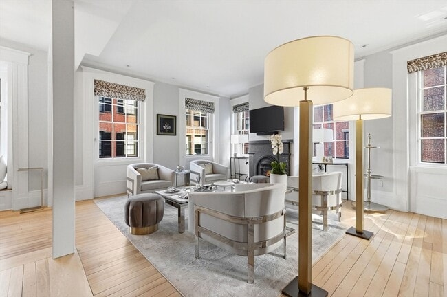 Building Photo - 50 River St