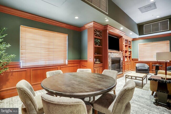 Building Photo - 3101 N Hampton Dr