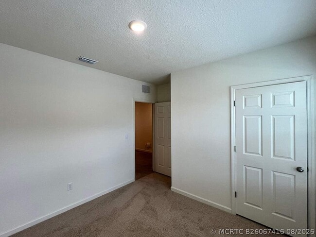 Building Photo - 669 NW Prima Vista Blvd