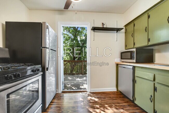 Building Photo - 710 Rubel Ave