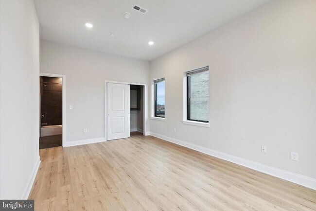 Building Photo - 2157 E Lehigh Ave