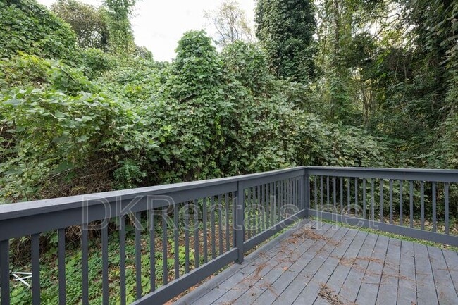 Building Photo - 2027 Lois Pl NW