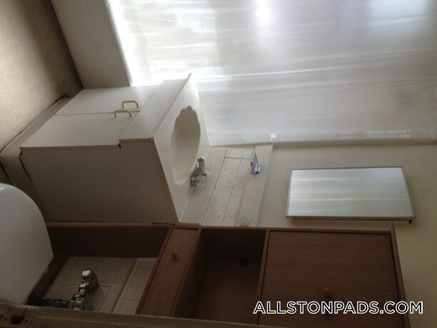 Building Photo - 1144 Commonwealth Ave