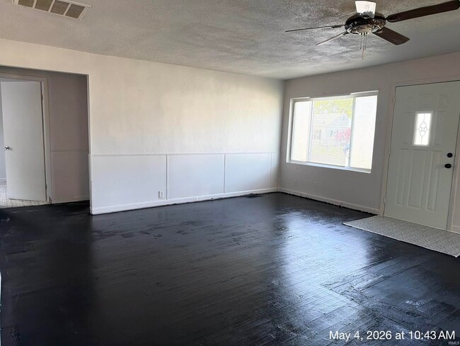 Building Photo - 1410 N Jay St