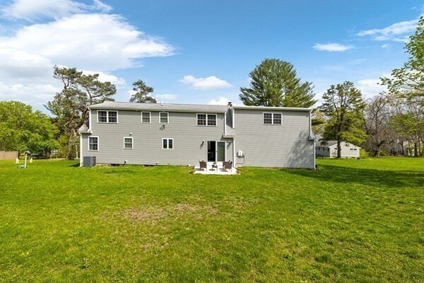 Building Photo - 7 Lakeside Cir