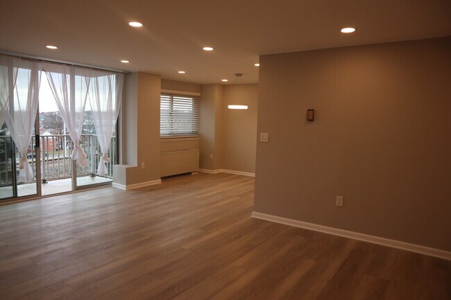 Living room to dining room - 1225 Martha Custis Dr