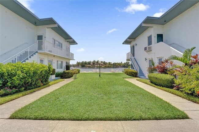 Building Photo - 425 Bayshore Dr