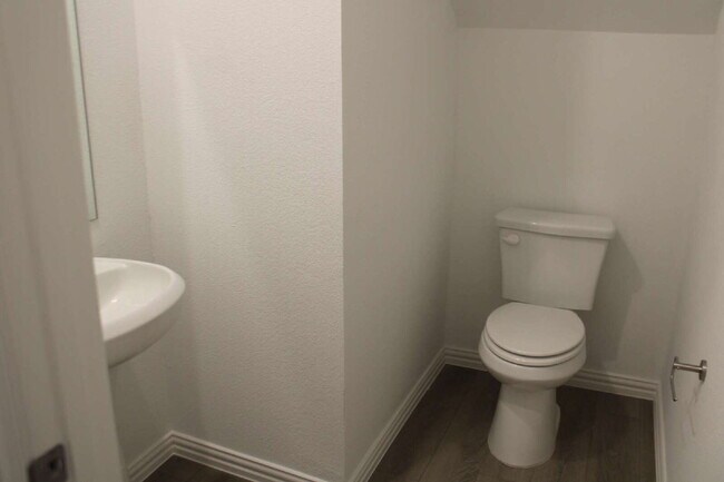 Building Photo - 628 Blue Rdg Dr