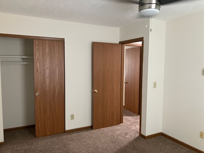 Building Photo - Spacious 2-Bedroom Living in a Quiet Commu...
