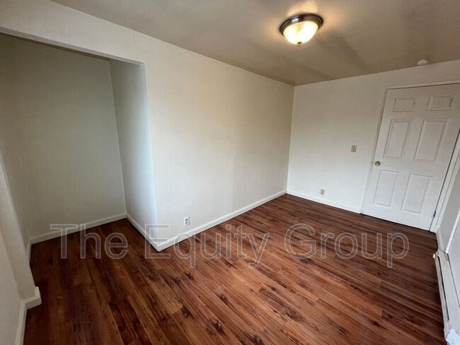 Building Photo - 14901 Ave 88