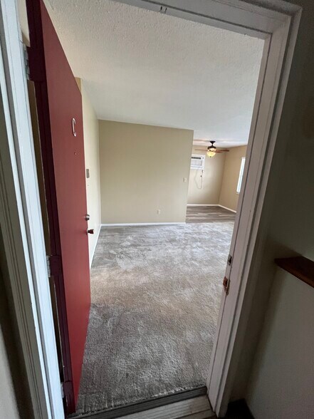 Building Photo - 2112 Melanie Ln