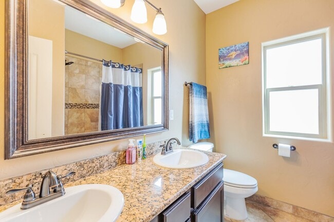 Building Photo - Beautiful 3 Bed 2 Bath Home