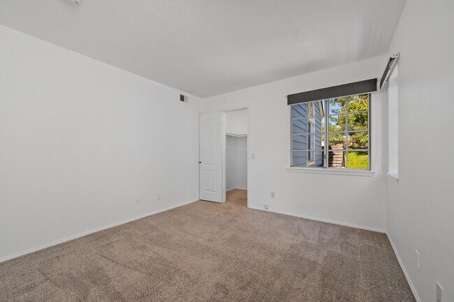 Building Photo - 620 Holbrook Ct