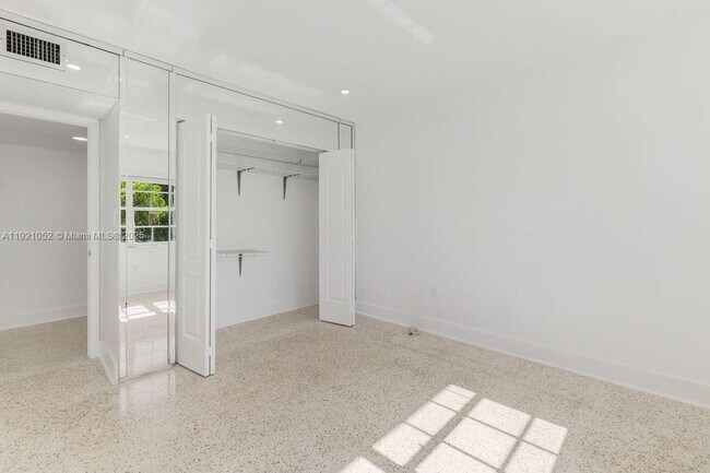 Building Photo - 725 91st St