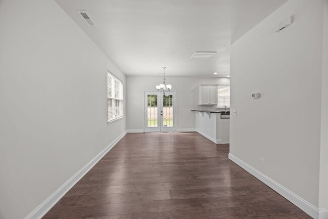 Building Photo - Charming Summerville Rental