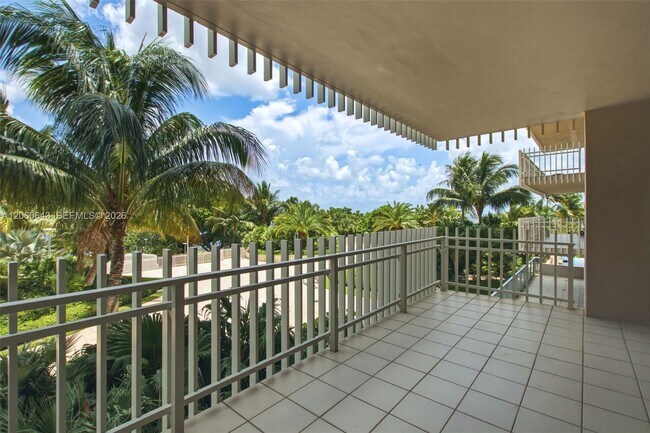 Building Photo - 2 Grove Isle Dr