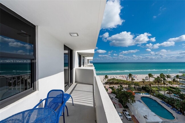 Building Photo - 4301 Collins Ave
