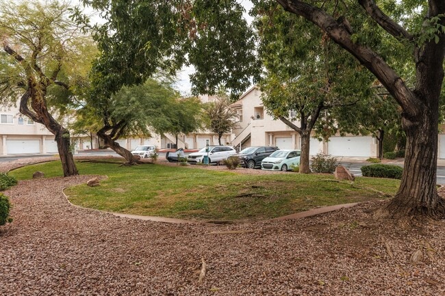 Building Photo - 1st floor unit in gated community with golf course view