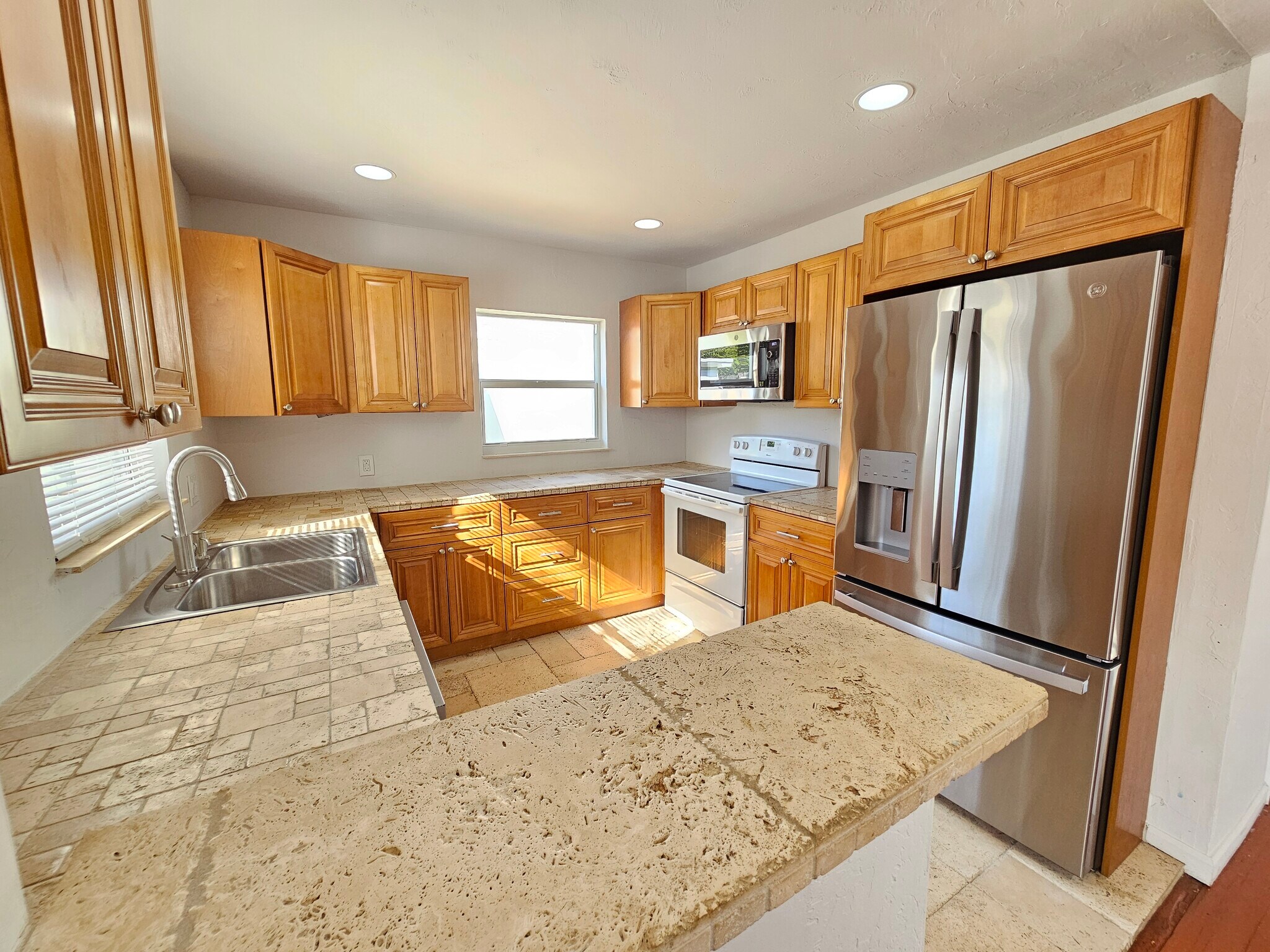 Building Photo - 811 N B St