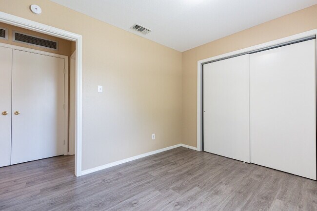 Building Photo - 303 Villareal St